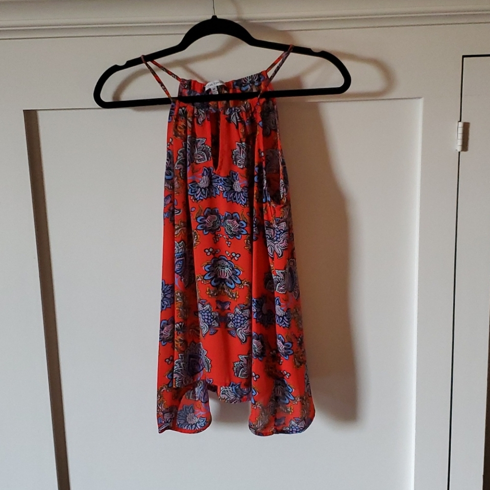 Key hole neck tank